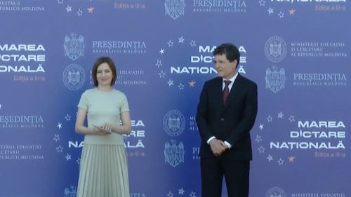VIDEO Nicușor Dan si Maia Sandu, la evenimentul „Marea Dictare Națională” din Piața Marii Adunări Naționale din Chișinău / Nicușor Dan: Sunteți un exemplu pentru Europa și lumea întreagă pentru modul în care încercați să apărați democrația