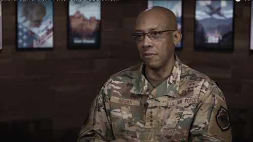 Trump l-a demis pe şeful Statului Major Întrunit. El a mai dat afară alţi cinci amirali şi generali