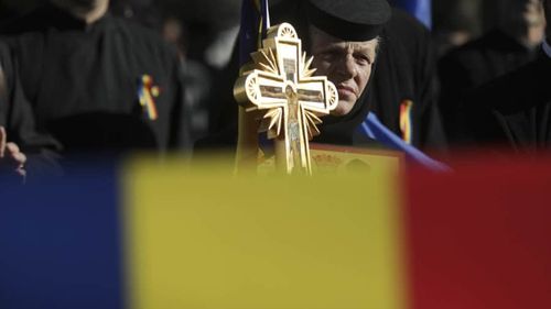 Mănăstirile din Moldova transmit SMS-uri cu îndemnuri la vot la referendum