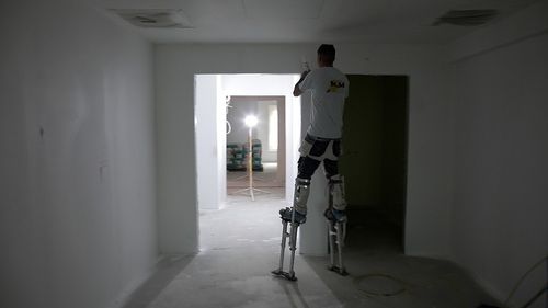 Studiu: Trei sferturi dintre români au în plan să-și renoveze locuințele în următoarele 12 luni/ 59% apelează la familie şi prieteni pentru ajutor