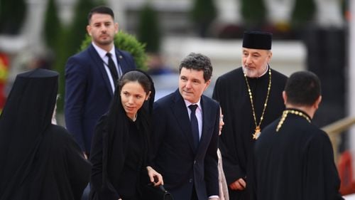 Cum s-au îmbrăcat liderii și foștii lideri ai României la sfințirea Catedralei Mântuirii Neamului