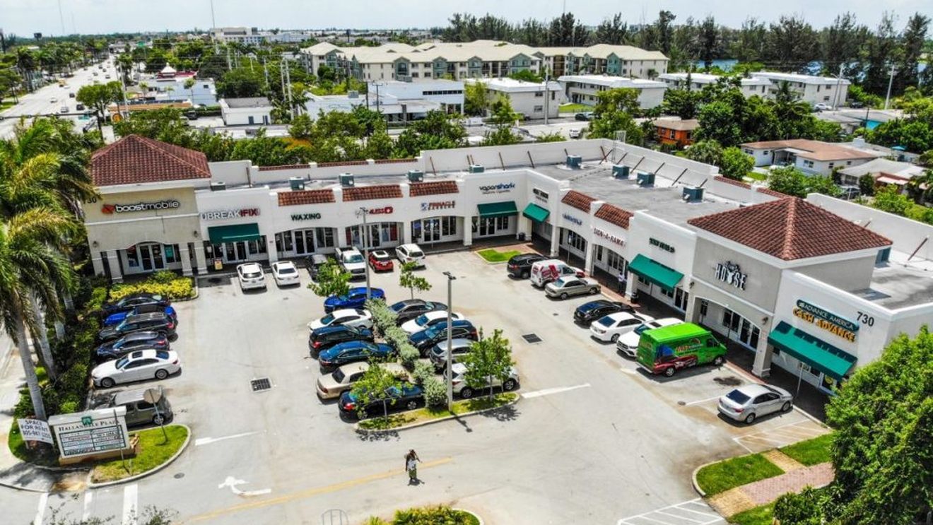 Un italian și o moldoveancă, plecați în urmă cu patru ani într-o călătorie în jurul lumii, au rămas blocați într-o parcare din Florida din cauza pandemiei de coronavirus
