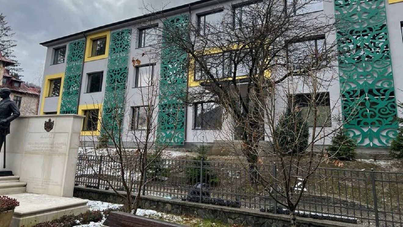 Școală cu piscină, lift și încălzire în pardoseală, aproape de finalizare în Sinaia. Primar: ”Vom avea cea mai grozavă școală din România, lăsând toată modestia la o parte”