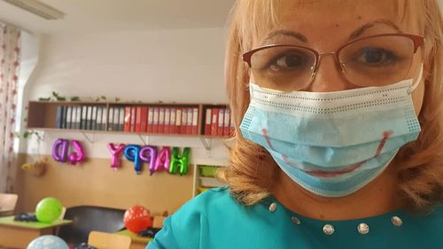 „Vă rog să nu ne dați vinerea teme. Acest lucru este benefic pentru fericirea copilului”, este cererea unui elev de 10 ani către învățătoarea sa, care a și aprobat-o: „Întotdeauna i-am încurajat să se exprime liber”