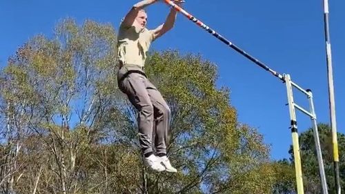 Jocurile Olimpice: Lotul australian de atletism în izolare după un contact cu campionul mondial american la săritura cu prăjina, pozitiv cu Covid