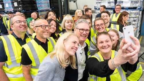 Cine este Keir Starmer, liderul laburist lipsit de carismă, cu o carieră în justiția penală dar care nu a reușit să scape de imaginea de politician plictisitor / A mutat partidul spre centru, e acuzat că a trădat principiile socialiste dar a câștigat alegerile