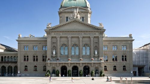 Electoratul elvețian aprobă prin referendum introducerea unei taxe minime globale pe companii și o lege climatică menită să reducă utilizarea combustibililor fosili și să ajungă la emisii zero până în 2050