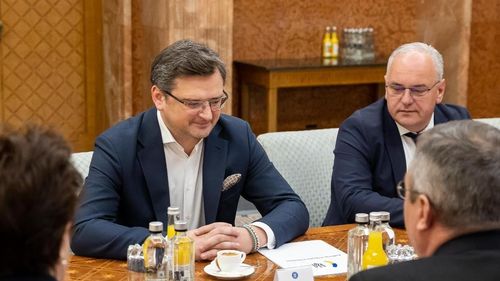 Guvernul, după vizita lui Dmytro Kuleba: Premierul Ciucă a dat asigurări de continuare a sprijinului acordat Ucrainei pentru ajutor umanitar, gestionarea fluxului de refugiaţi, facilitarea exporturilor ucrainene