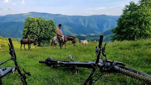 FOTO Pauză de respirație: Cum arată o tură cu bicicleta pe dealurile din Mărginimea Sibiului