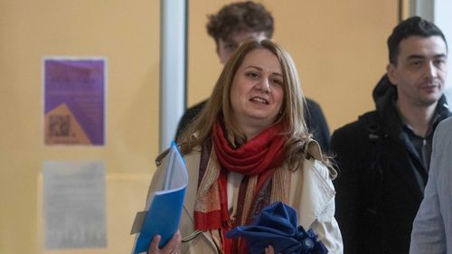 USR o acuză pe Ligia Deca, ministrul Educației, că ”tolerează” abuzurile sexuale din curtea SNSPA, unde ea este profesor