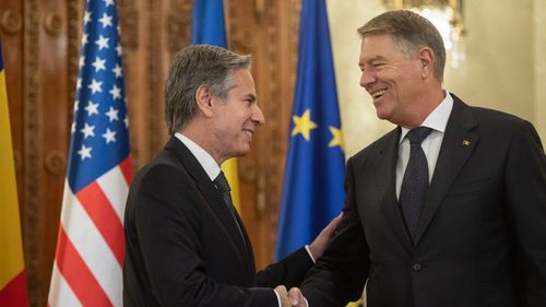 Klaus Iohannis a discutat cu Antony Blinken despre programul Visa Waiver, criza energetică, continuarea sprijinului aliaţilor pentru Ucraina