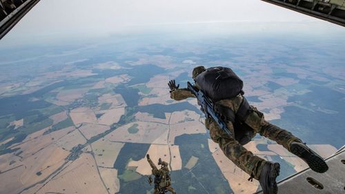 Obligaţiunile ucrainene şi ruseşti au scăzut puternic luni, din cauza temerilor privind începerea conflictului: ”Piaţa trebuie să ia în calcul probabilitatea unei invazii a Rusiei”