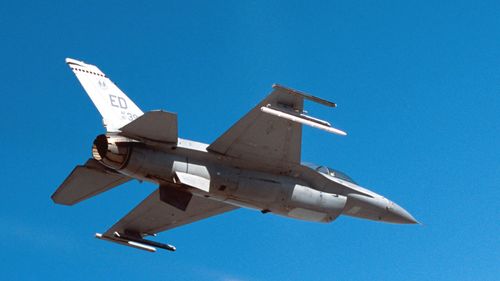 Statele Unite aprobă vânzarea de rachete avansate aer-aer pentru avioanele F-16 din România / Tranzacție evaluată la 70 de milioane de dolari