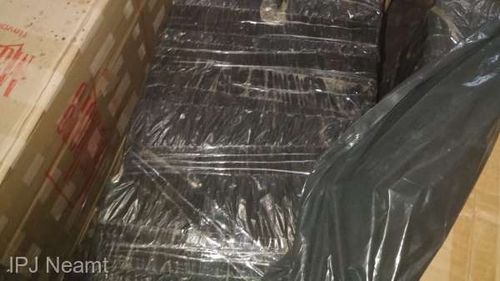 Neamț: Doi bărbați reținuți pentru contrabandă cu țigări / Polițiștii au găsit 280.00 de țigarete