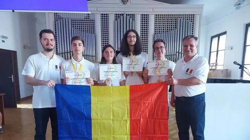 Medalie de aur și trei de argint pentru elevii români la Olimpiada de Informatică a Europei Centrale 2022 / România a avut primul punctaj cumulat, pe echipe