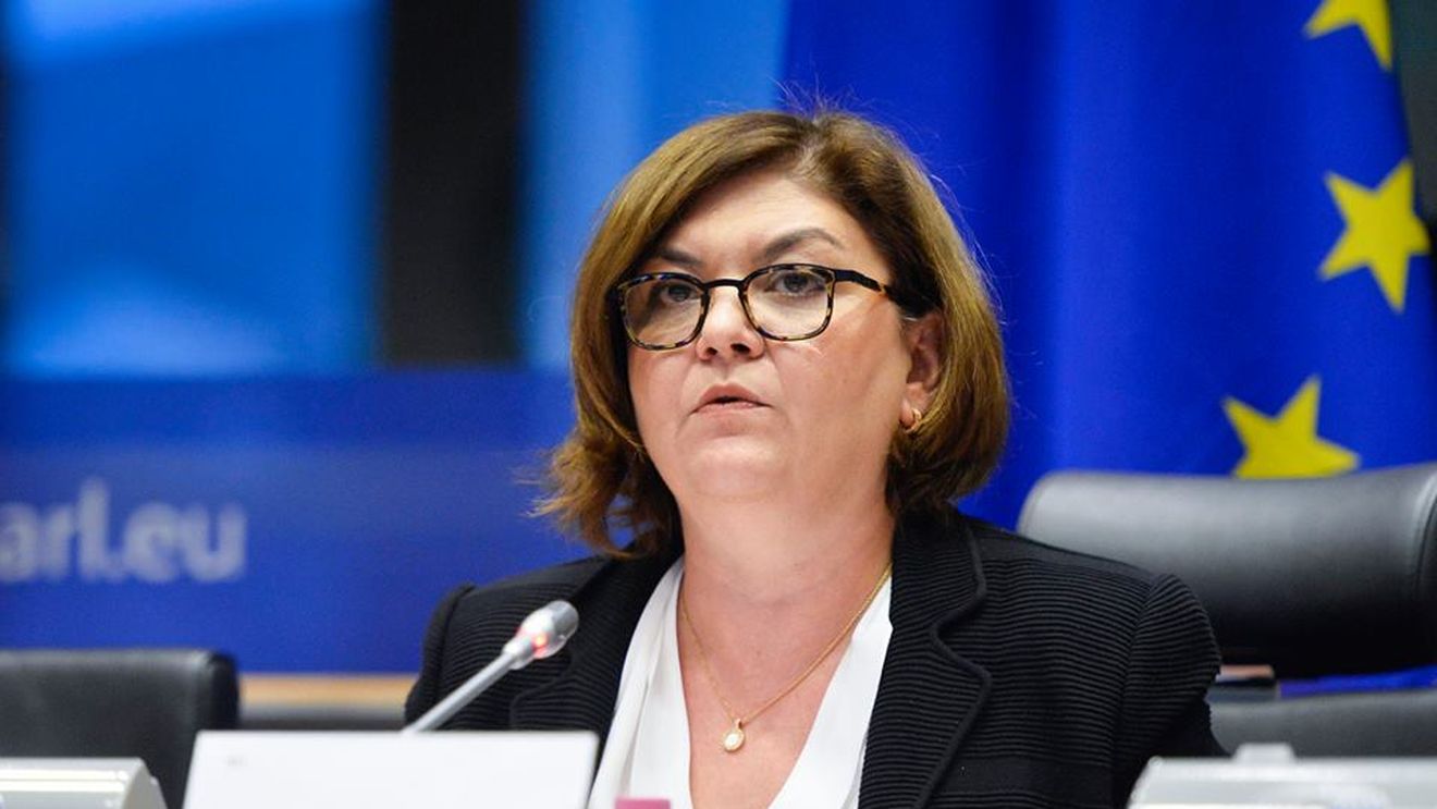 Adina Vălean, despre cum va funcționa adeverința electronică verde: Nu este și nu ține loc de pașaport/ Nu va fi o condiţie esenţială pentru călătorie / Vrem să fie gata începând cu 1 iunie