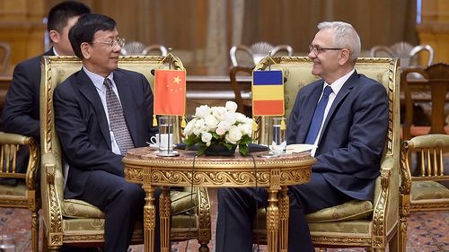 Capitalismul chinez de stat pune piciorul în România: Compania Națională de Drumuri a dat un contract firmei Sinohydro Corporation, care are probleme în Uganda