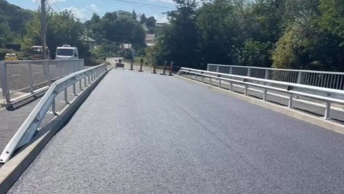 Autoritățile din Botoșani cer dărâmarea unui pod construit ilegal, la sesizarea Apelor Române / Firma care l-a construit nu avea certificat de urbanism și nici autorizație de construire