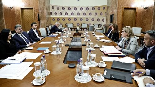 Ciolacu, după ce a ajuns la un acord cu sindicatele din sistemul de pensii și asistență socială: Procesul de corectare a inechităților salariale va continua prin soluții pe care le vom stabili tot de comun acord în noua lege a salarizării sistemului public