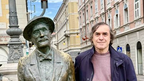 Cărtărescu, autoironie lângă statuia lui James Joyce pe tema faptului că n-a câștigat premiul Nobel: „Ne unește aceeași soartă”