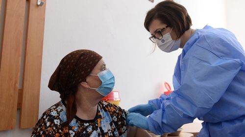 Bonuri de masă și tombole pentru românii care urmează să se vaccineze. Ministerul Sănătății pregătește un plan pentru încurajarea vaccinării