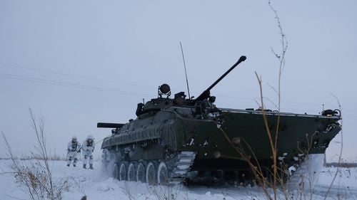 Ucraina anunță că Rusia atacă din trei flancuri: Crimeea - sud, Donbas - est și Nord-Est (Bloomberg)