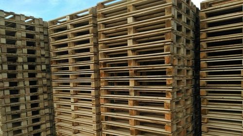 Vechiul palet din lemn revine în forţă în contextul exploziei comerţului electronic