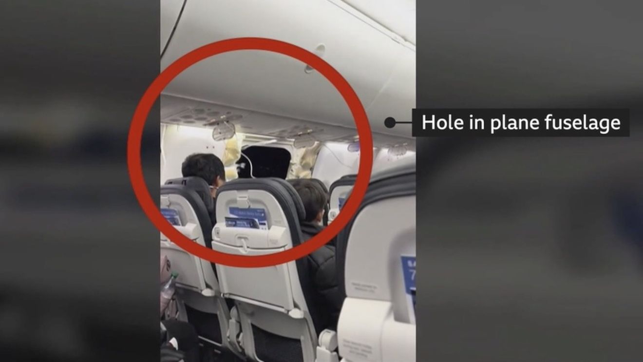 Conducerea Boeing recunoaşte greşeala companiei după ce ușa unui avion Alaska Airlines s-a desprins în zbor
