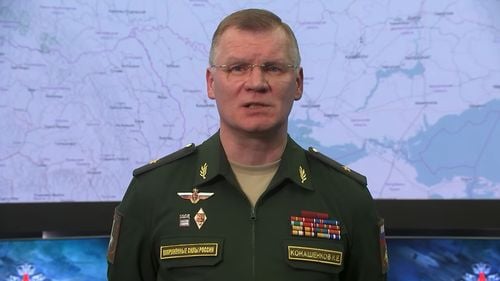 VIDEO Ministerul rus al Apărării, mesaj distopic în timp ce Ucraina este atacată din toate părțile: ”Subliniez că Armata Rusiei nu lovește în orașele Ucrainei/ Nimic nu amenință populația civilă/ Este o înscenare pentru canalele TV occidentale”