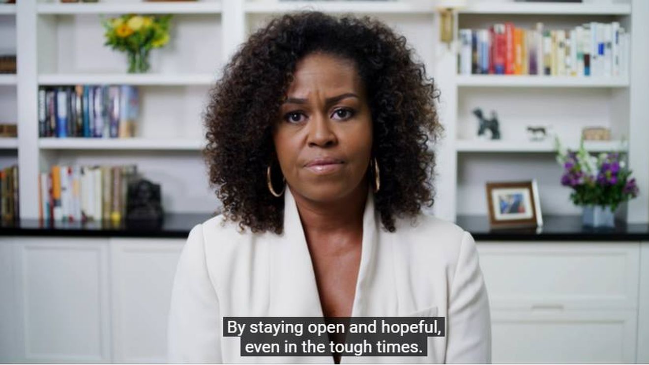 VIDEO Michelle Obama, către absolvenți: Nu lăsați niciodată pe cineva să vă spună că sunteți prea furioși sau că trebuie să tăceți / 3+1 lecții de la fosta primă doamnă a SUA, la cel mai mare banchet de absolvire organizat vreodată, online pe Youtube