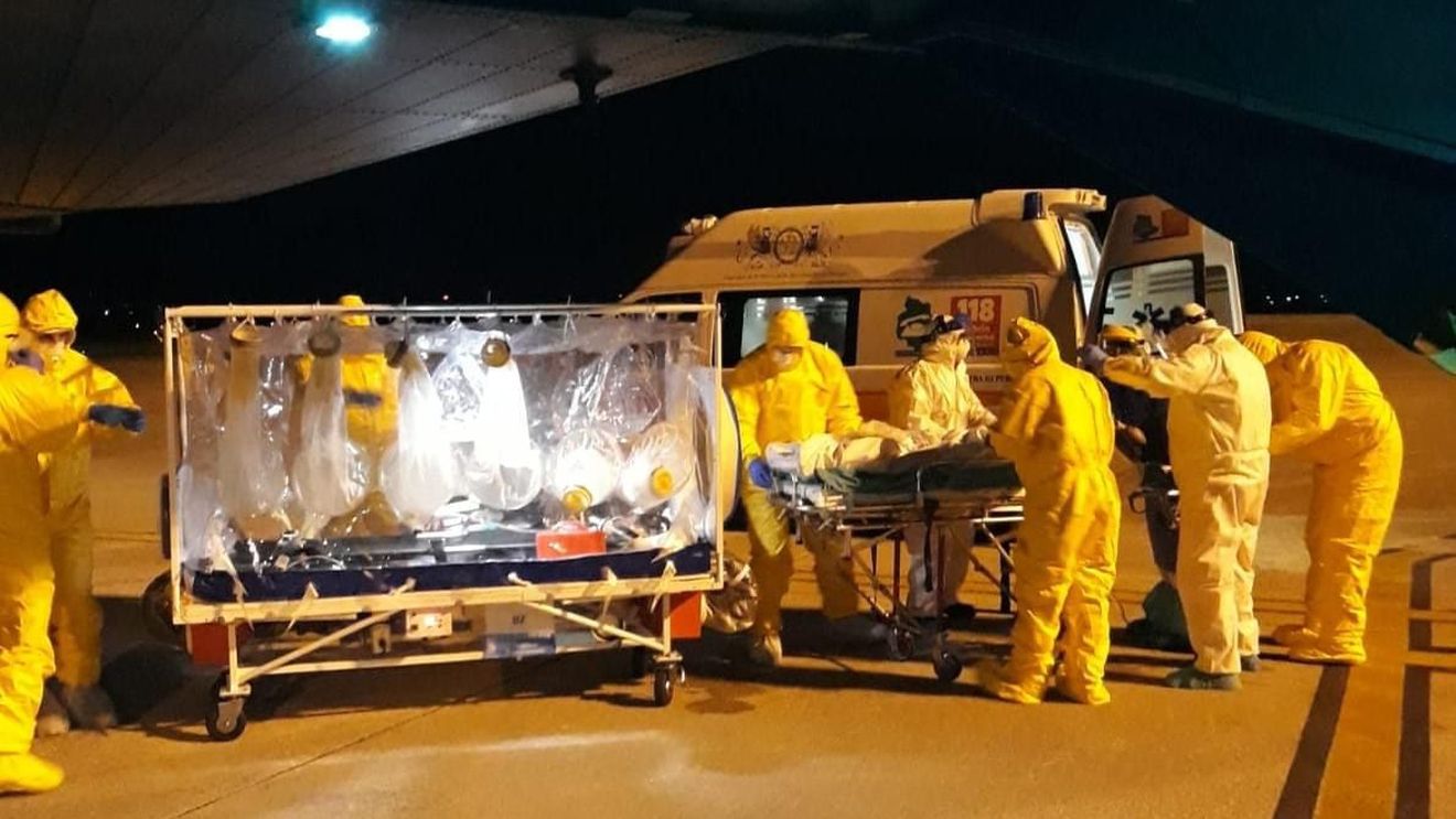 Patru români cu Covid, transferați în Italia, sunt tratați în regiunile Lazio și Piemont / ”Ne-am confruntat cu luni grele și am primit foarte multe ajutoare din străinătate, astăzi ne revine nouă rândul să ajutăm”