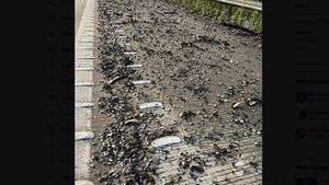 Haos pe una dintre cele mai aglomerate autostrăzi din Australia: peste 300 de maşini s-au ales cu cauciucurile deteriorate / 750 de kilograme de resturi metalice ascuţite au căzut dintr-un camion / Se intervine cu magneţi