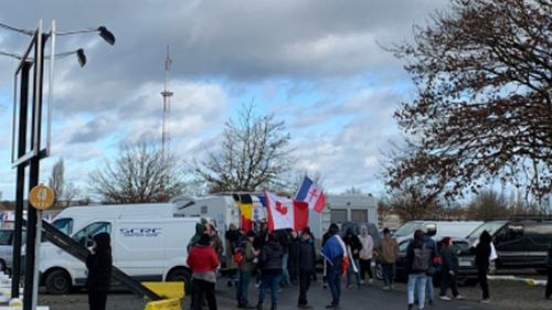 Poliţia belgiană filtrează accesul în Bruxelles / Primarul: Am reperat 400-500 de vehicule, maşini, rulote, camionete mici. Aproximativ 30 au fost blocate, iar celalte au cam dispărut în natură