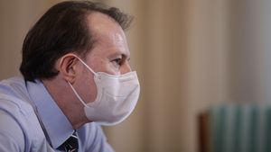 VIDEO EXCLUSIV Premierul Cîțu cere amenzi pentru persoanele care nu poartă mască / Scenariu optimist: 70% din populație va fi vaccinată până în iunie / Școlile ar putea primi teste pe bază de salivă pentru elevi