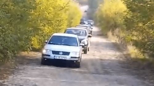 Protest al șoferilor față de starea dezastruoasă a unui drum judeţean care face legătura între judeţele Iaşi şi Vaslui