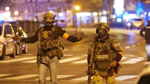 Cum au ratat serviciile secrete din Austria oprirea teroristului din centrul Vienei: Penetrate de ruși, decuplate de la colaborarea cu partenerii occidentali, zguduite de scandaluri de corupție