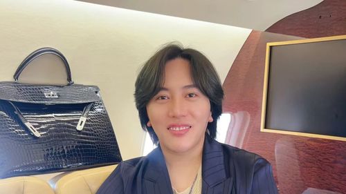 Beijingul șterge profilul "Kim Kardashian-ului chinezesc" / Wang Hong Quanxing se lăuda că nu pleacă niciodată de acasă fără haine și bijuterii în valoare de cel puțin 1,2 milioane de euro" / E acuzat de "încălcarea regulilor de autodisciplină"