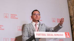 Alexandru Muraru (PNL) i-a cerut demisia secretarului general al guvernului Radu Oprea (PSD) pentru comparația între concedieri și masacrul de la Auschwitz: ”O insultă la adresa memoriei victimelor Holocaustului”