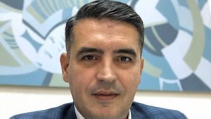Secretarul de stat Florian Lixandru a fost eliberat, la cerere, din funcția din Ministerul Educației: propunerea lui Dăncilă de ministru, refuzată de baronii lui Dragnea