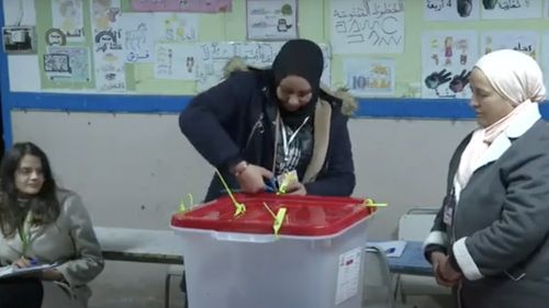 Absenteismul masiv marchează și al doilea tur al alegerilor legislative din Tunisia