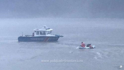 FOTO Migranți din Yemen, salvați din apele Dunării de polițiștii de Frontieră de la Moldova Nouă