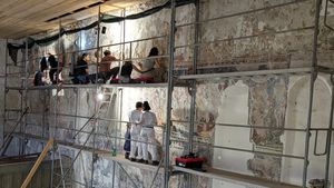 Trei școli de vară, organizate în acest an pentru restaurarea celei mai mari picturi murale din Transilvania