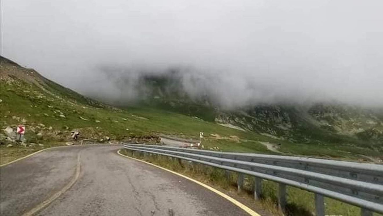 Sectoare de drum închise începând de joi, pe Transalpina şi Transfăgărăşan