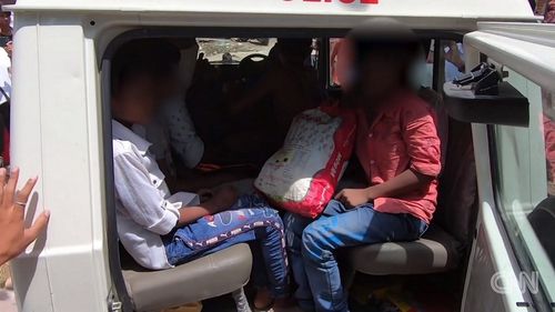 Pandemia provoacă o criză suplimentară în India: Copiii sunt răpiţi de la familiile lor pentru a fi vânduţi ca forţă de muncă ieftină în fabrici