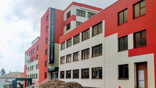 Spitalul din Câmpulung Moldovenesc a fost închis total, iar cel din Fălticeni - parţial, după ce 111 cadre medicale au fost confirmate cu COVID-19