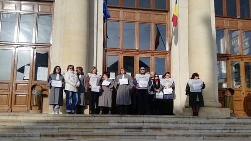 FOTO/VIDEO Activitatea este oprită în mai multe instanțe și parchete din țară, în așteptarea votului din Parlament pe abrogarea pensiilor speciale
