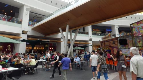 Raed Arafat: Intrarea în zona de food-court din mall-uri se va face doar cu certificatul COVID-19