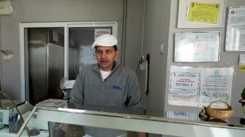 Afacerea cu care au dat lovitura doi români care s-au întors din Italia. Oamenii vin de departe ca să cumpere de la ei