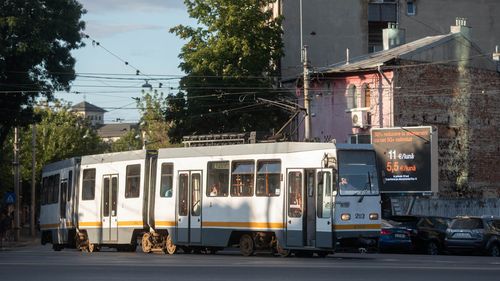 Reabilitarea infrastructurii suspendă de sâmbătă tramvaiele liniei 55 şi modifică traseul troleibuzelor 97 din Capitală / Se înfiinţează linia 655