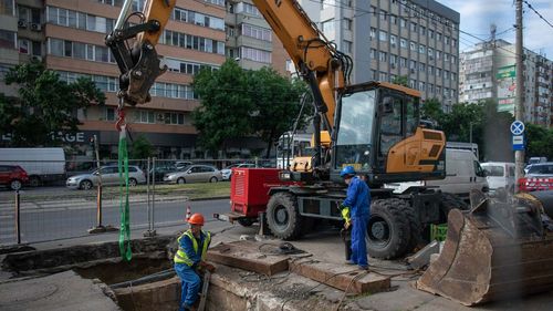 Lucrări de remediere a unor avarii pe conductele reţelei termice, în mai multe zone din Capitală / Sunt afectaţi locuitorii din aproximativ 250 de blocuri